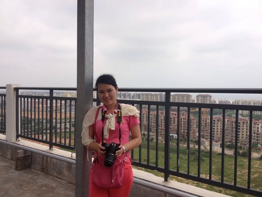 辦公室-黃海敏    紛紛萬事，直道而行！